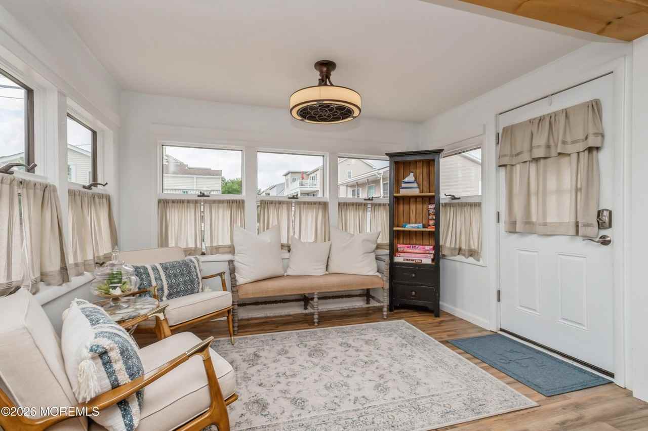 78 Sheridan St - Photo 2 of 19