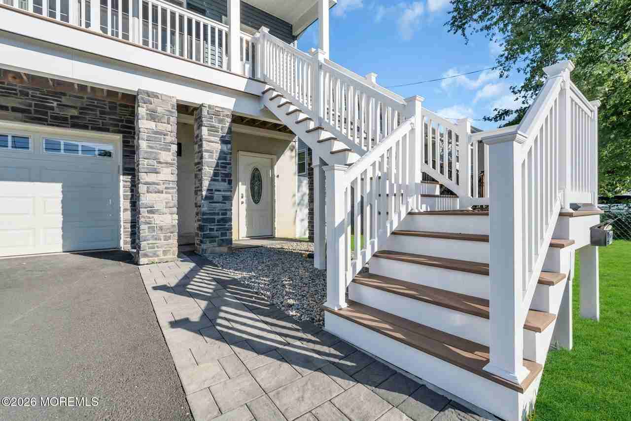 122 Dock St - Photo 4 of 37