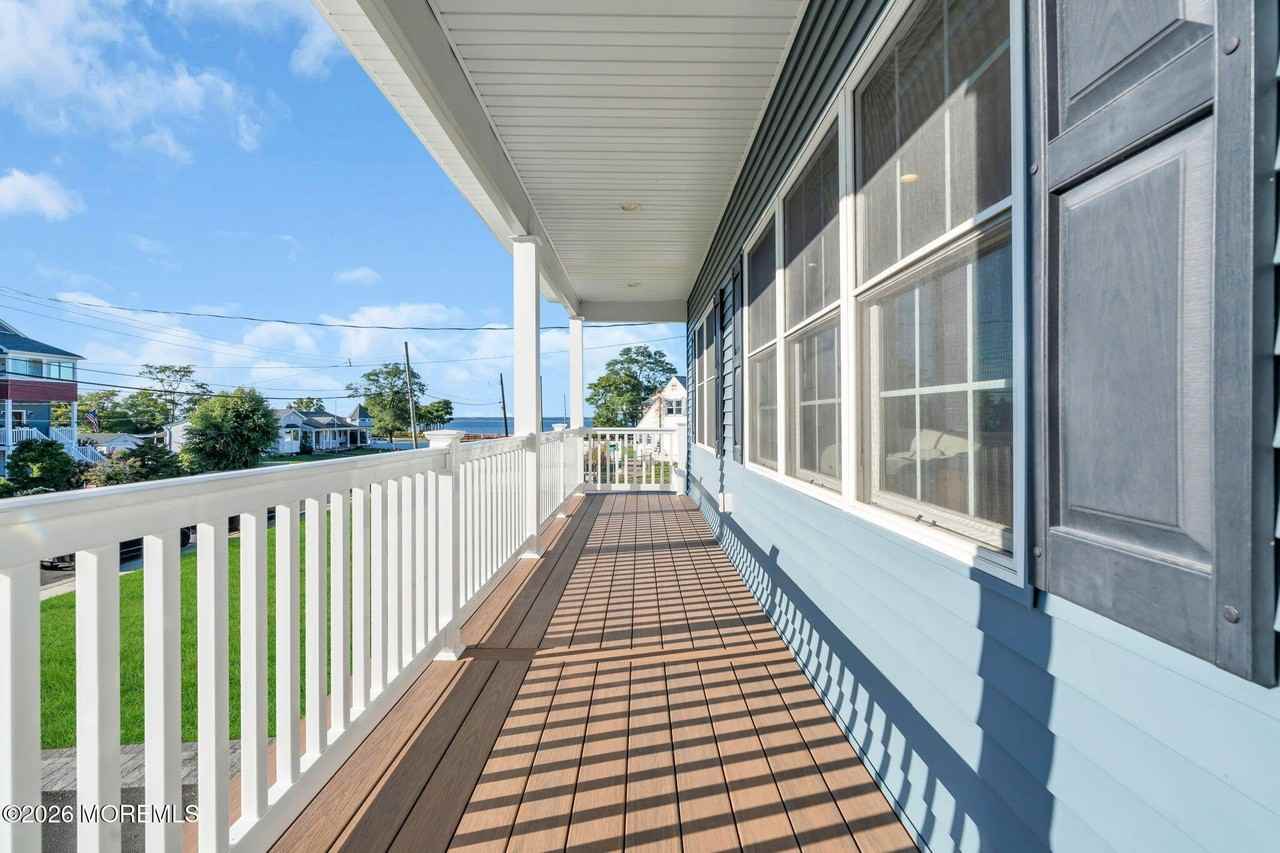 122 Dock St - Photo 5 of 37
