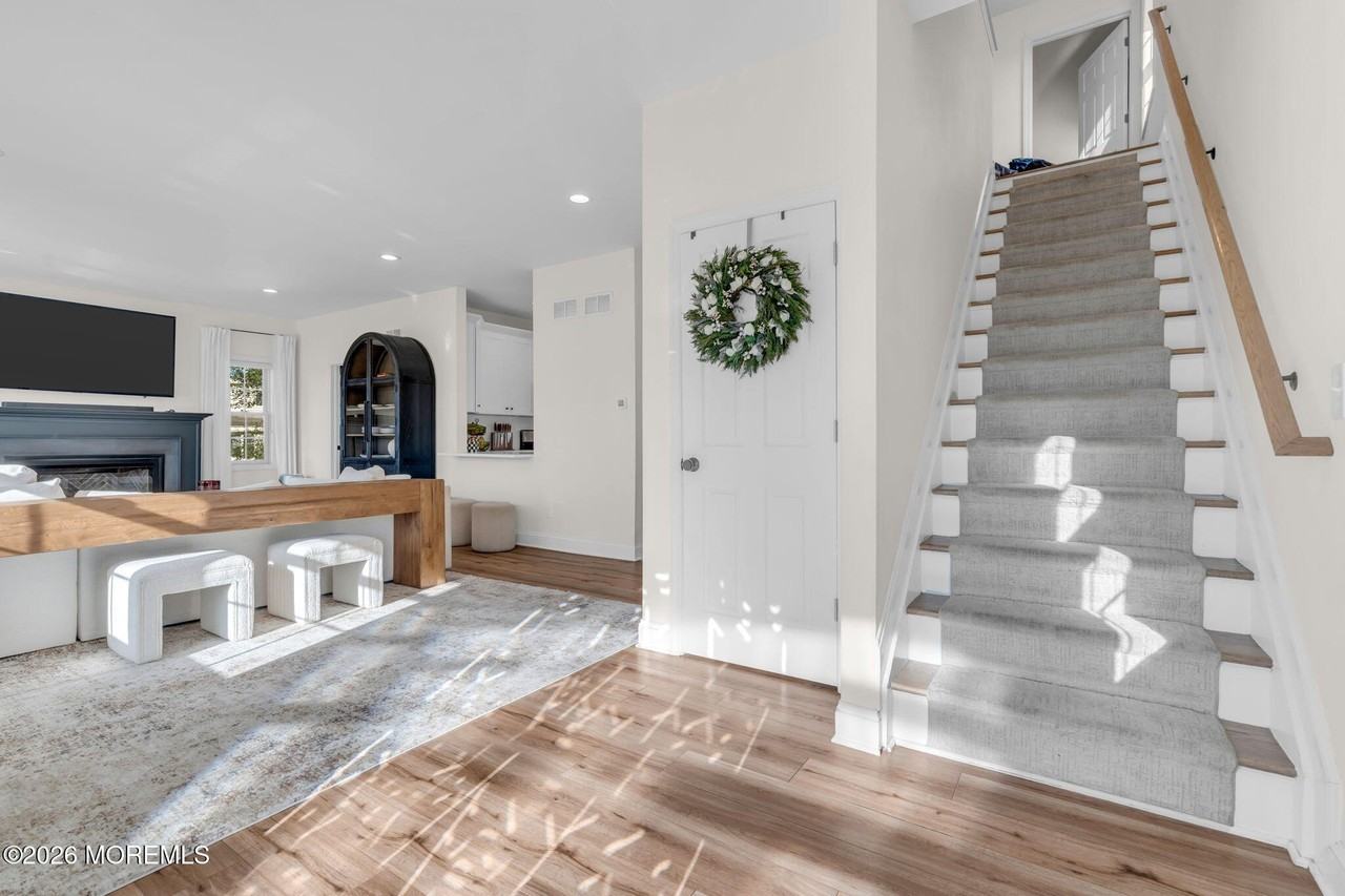 122 Dock St - Photo 6 of 37