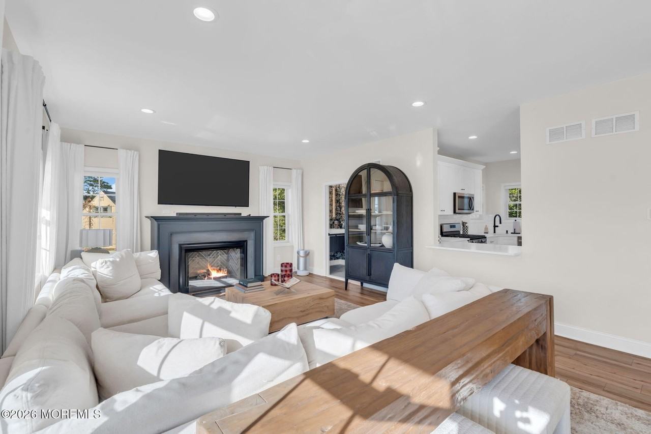 122 Dock St - Photo 7 of 37