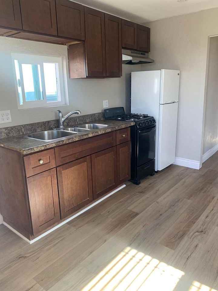 560 W Santa Cruz St #1 - Photo 6 of 9