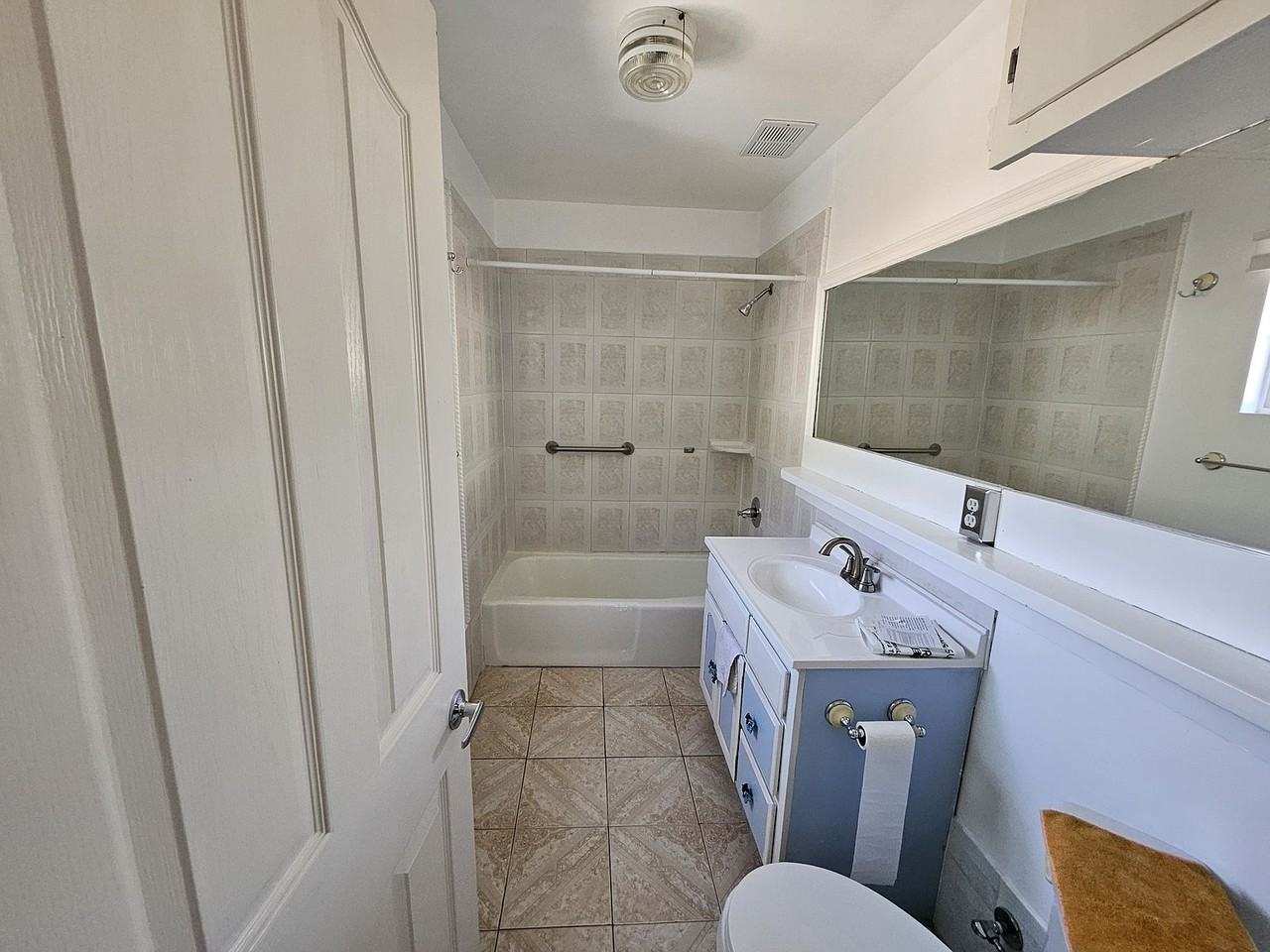657 W Oliver St #1 - Photo 4 of 10