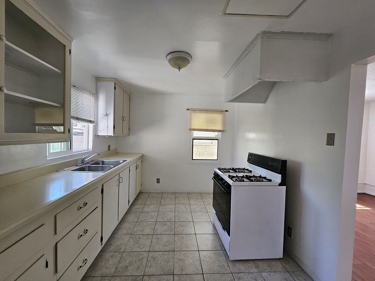 657 W Oliver St #1 - Photo 6 of 10