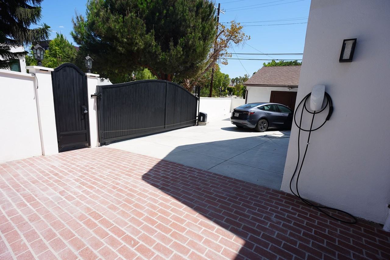 800 S Citrus Ave #1 - Photo 7 of 10