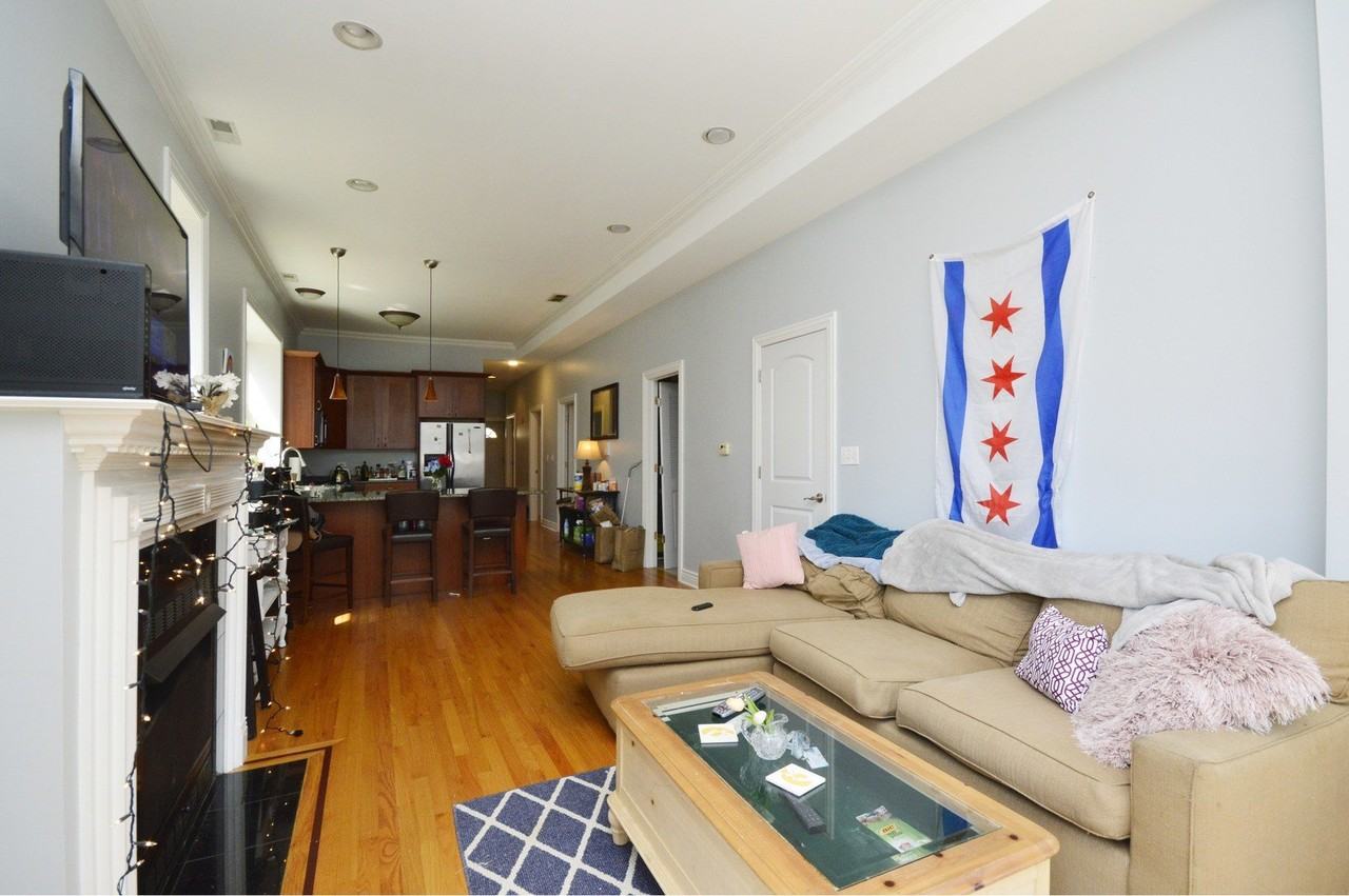 2554 W Augusta Blvd #2 - Photo 3 of 11