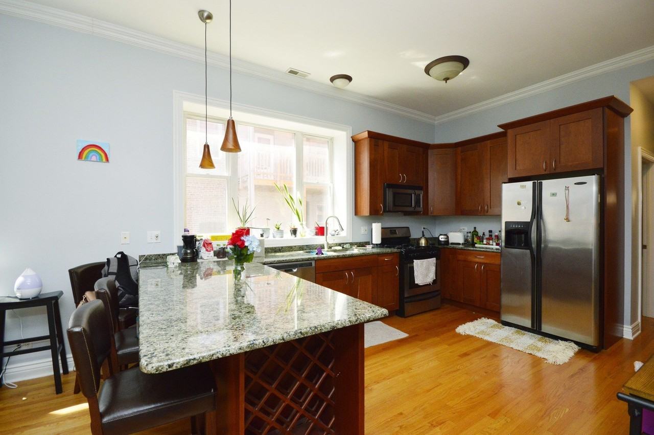 2554 W Augusta Blvd #2 - Photo 4 of 11