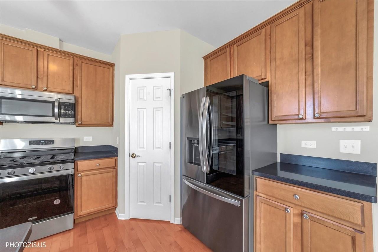 1717 Maple Ave - Photo 2 of 43