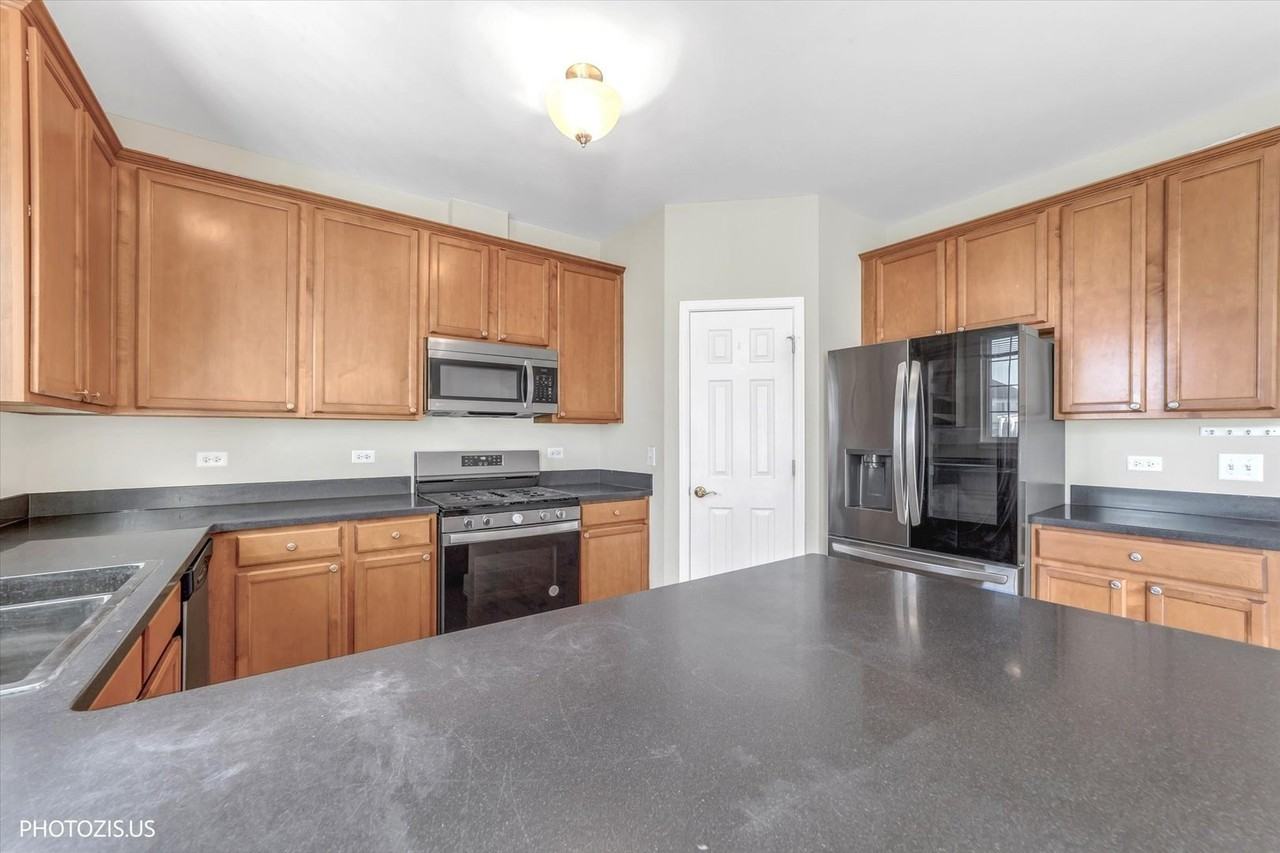 1717 Maple Ave - Photo 3 of 43