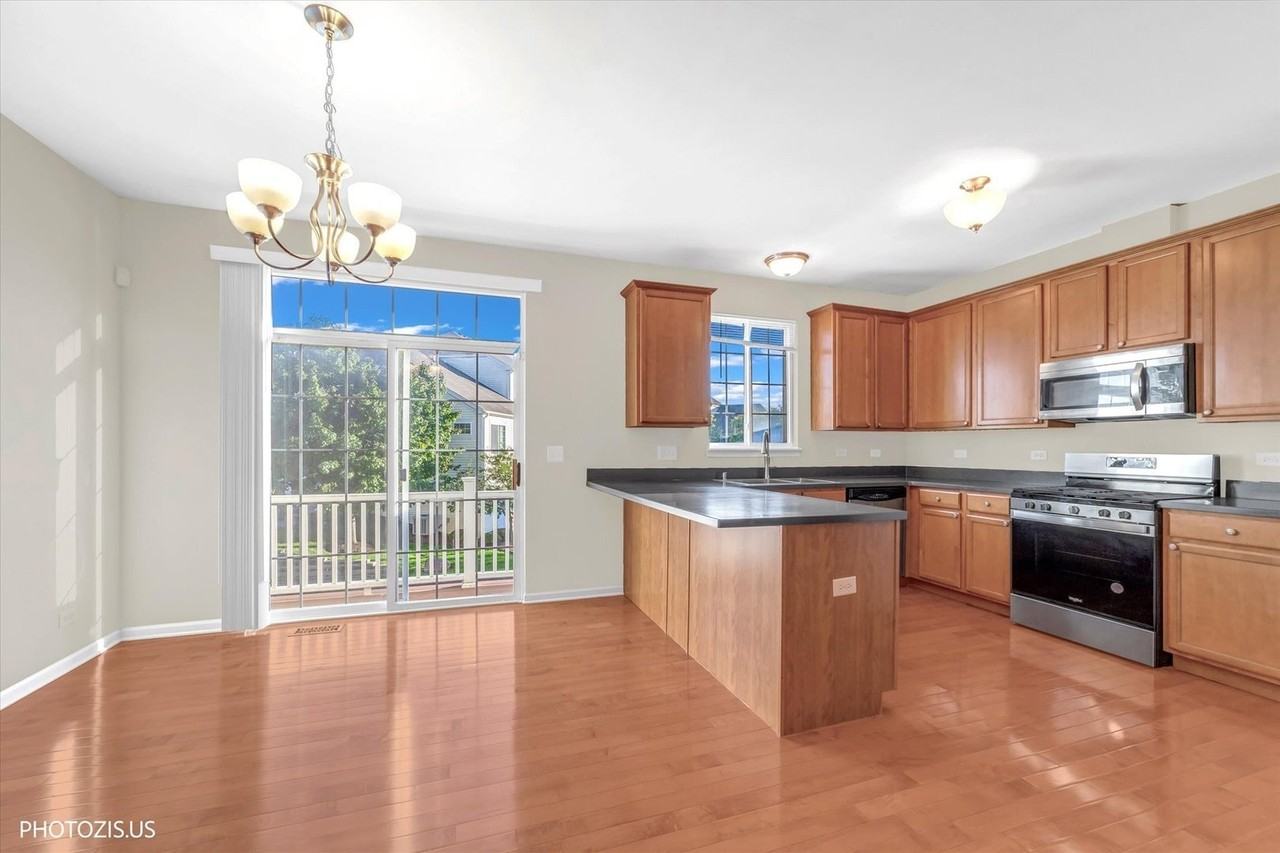 1717 Maple Ave - Photo 6 of 43