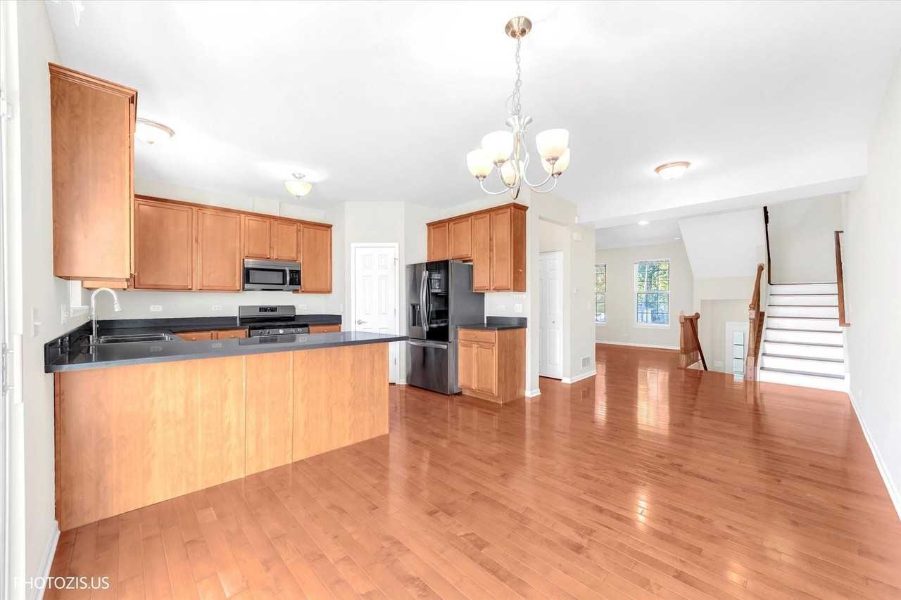 1717 Maple Ave - Photo 7 of 43