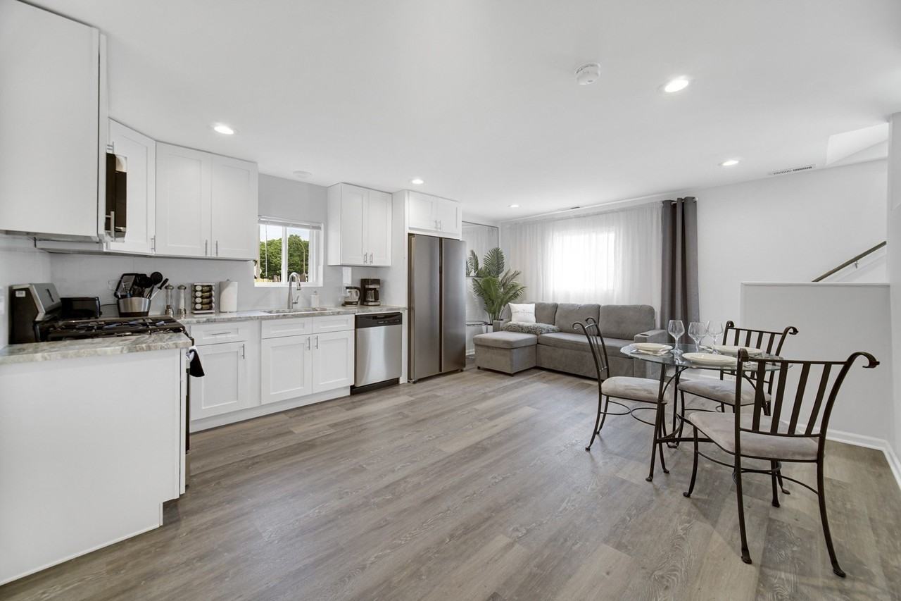 1846 Wesley Ave #3 - Photo 3 of 12