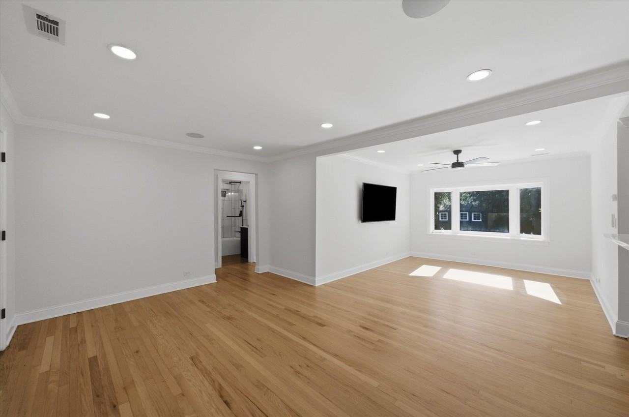 3309 Meadow Ln - Photo 3 of 25