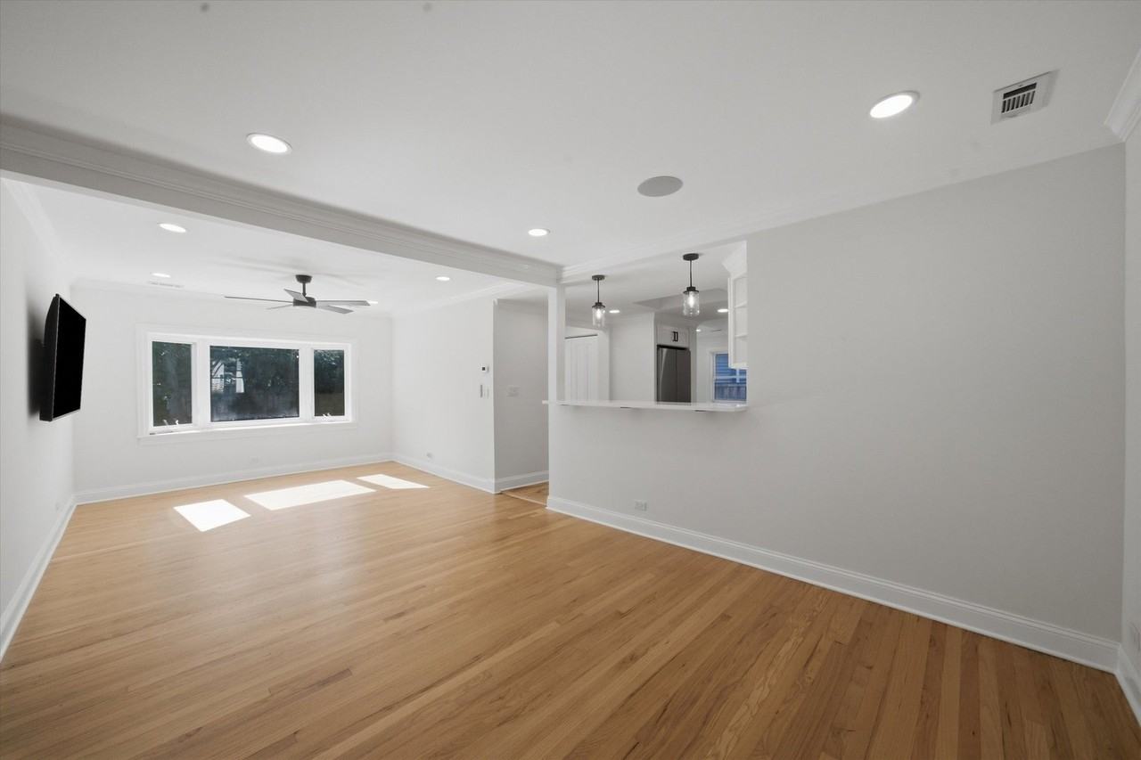 3309 Meadow Ln - Photo 4 of 25