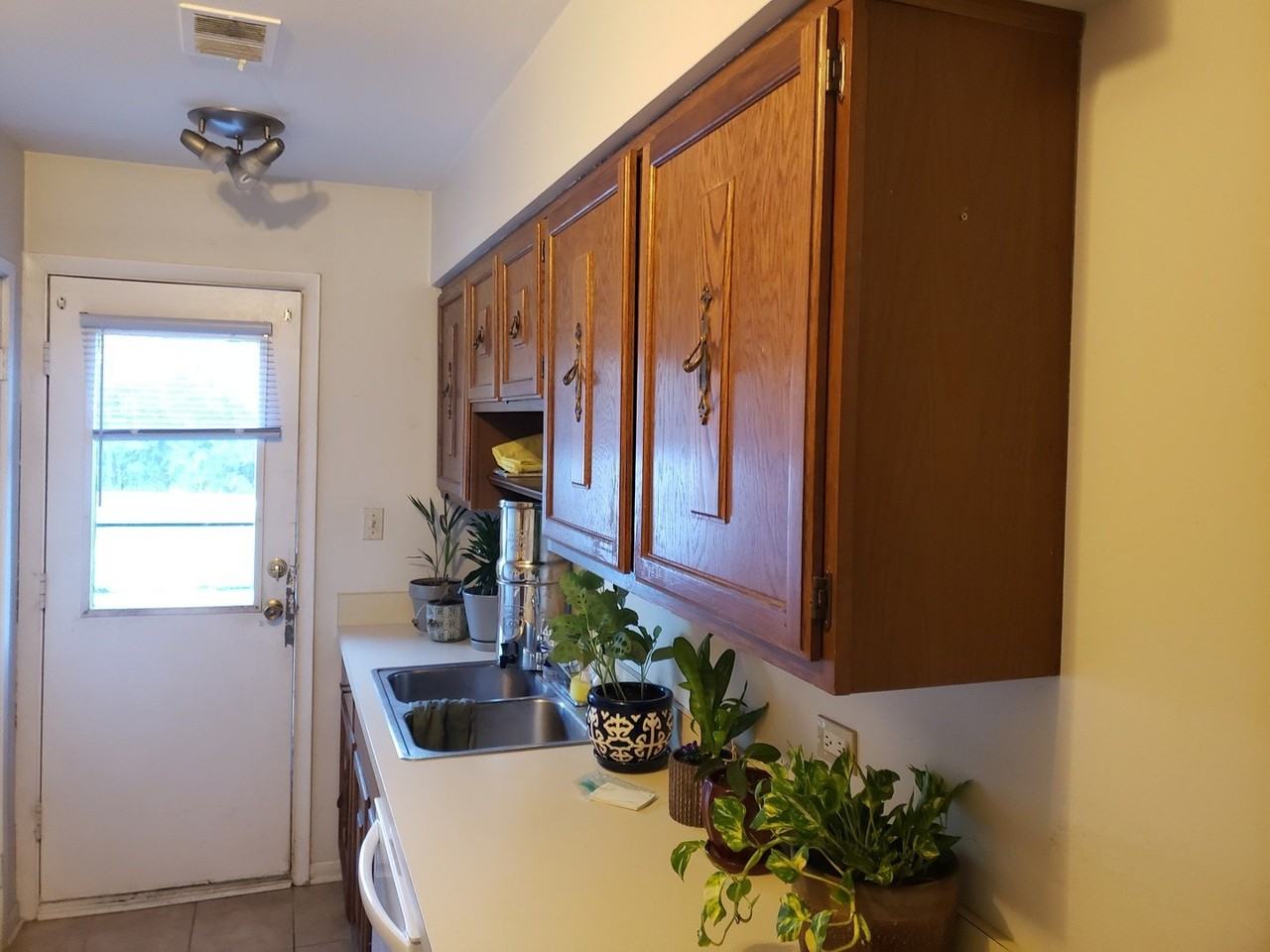 9357 Bay Colony Dr #1N - Photo 4 of 11