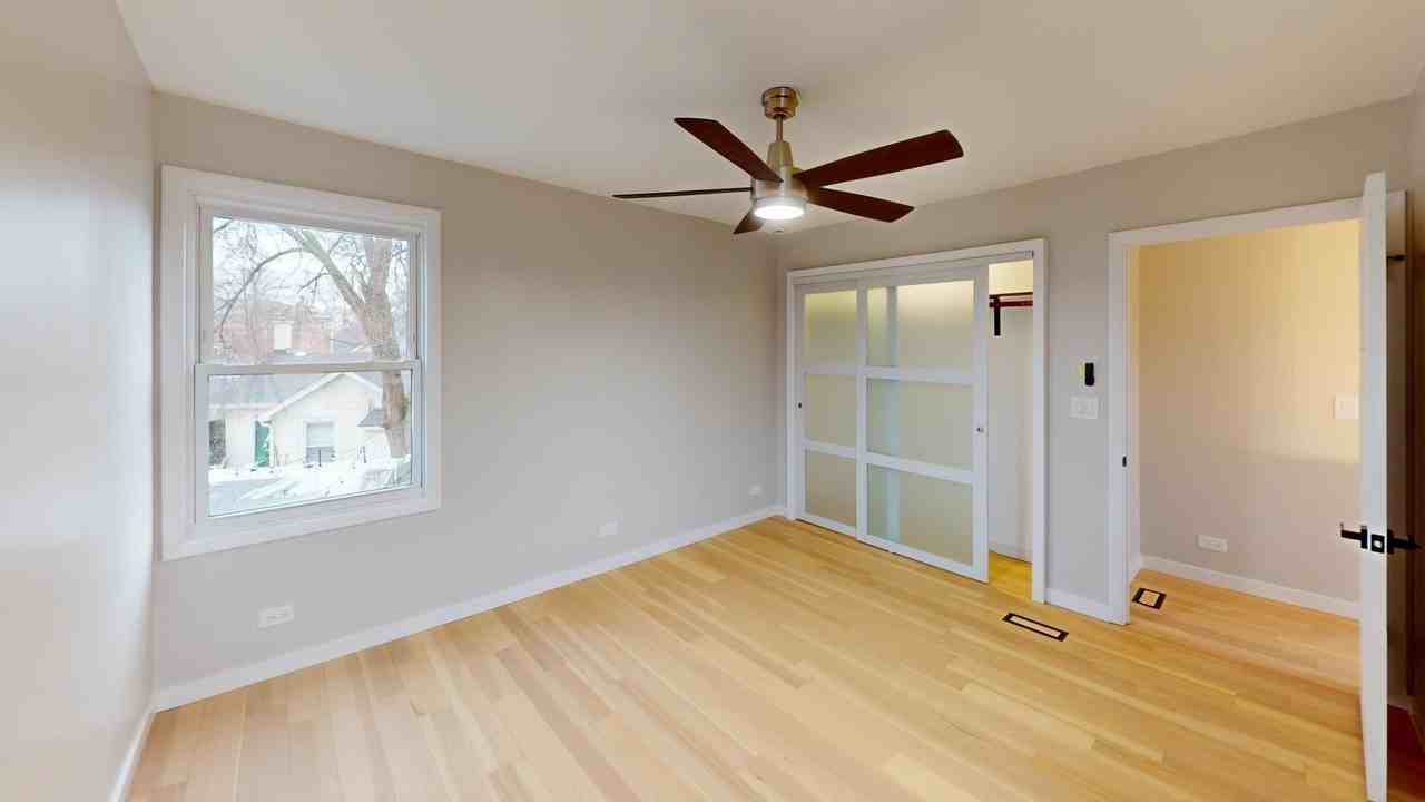 8325 W Forest Preserve Ave - Photo 7 of 35
