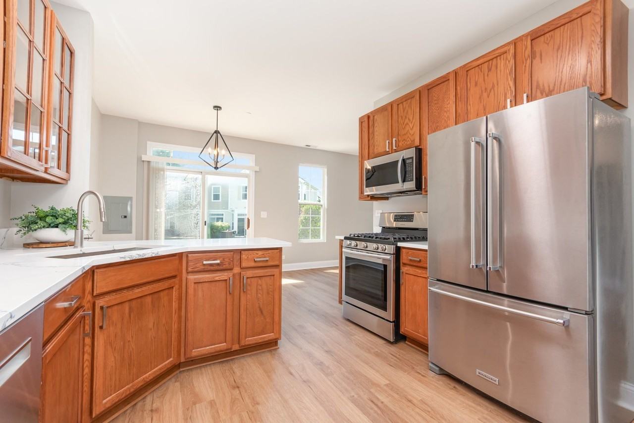 206 Barrett Dr #D - Photo 2 of 38