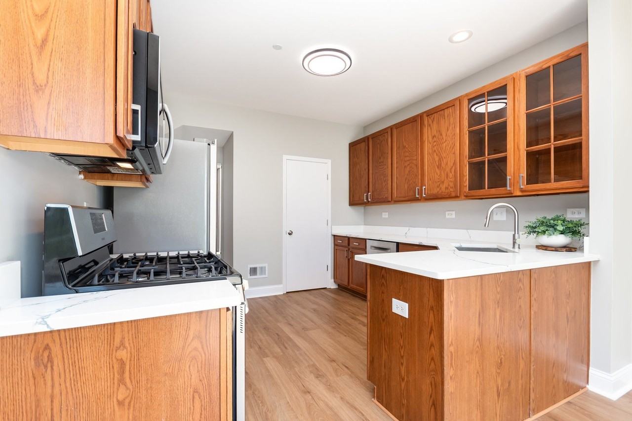 206 Barrett Dr #D - Photo 3 of 38