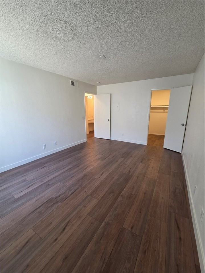 600 W 3rd St - Photo 2 of 10