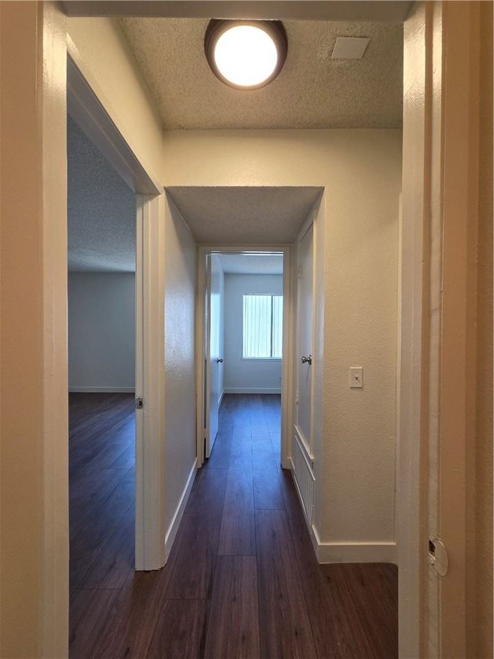 600 W 3rd St - Photo 5 of 10
