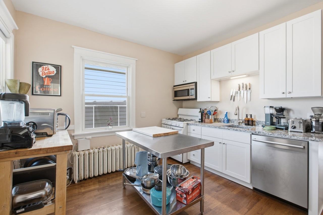 2446 N Springfield Ave #2 - Photo 4 of 8