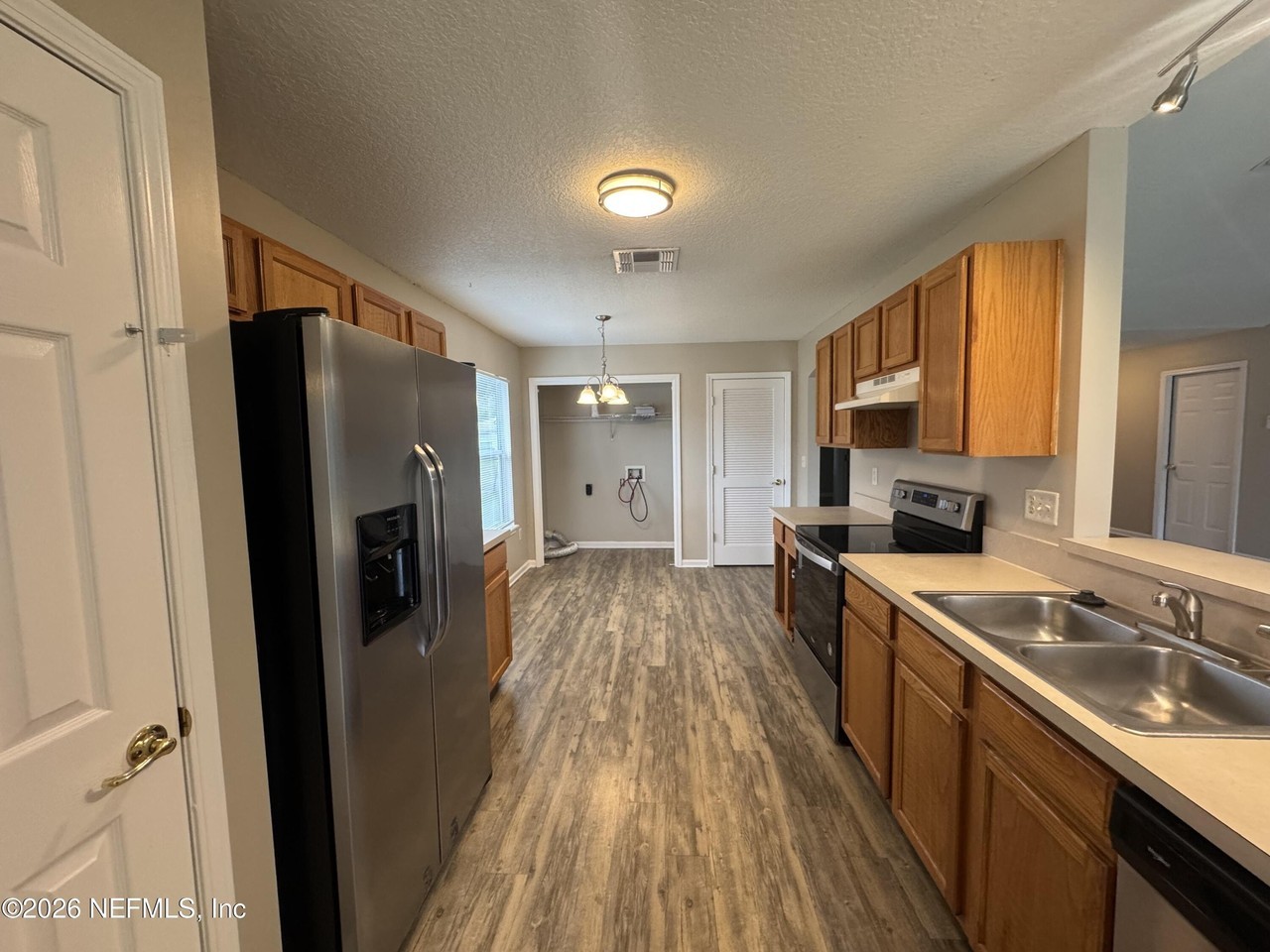 8109 Timber Point Dr - Photo 3 of 15