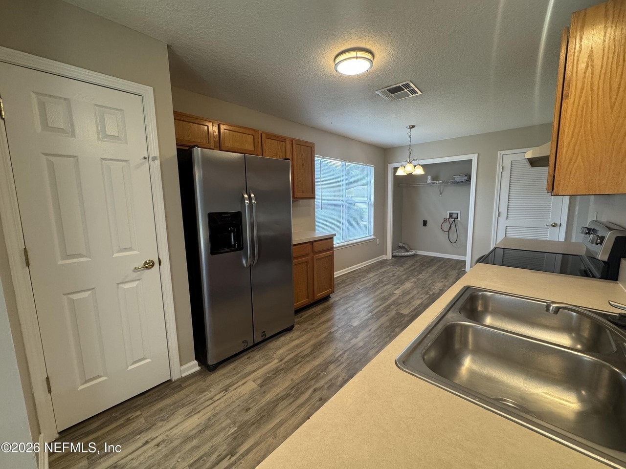 8109 Timber Point Dr - Photo 4 of 15