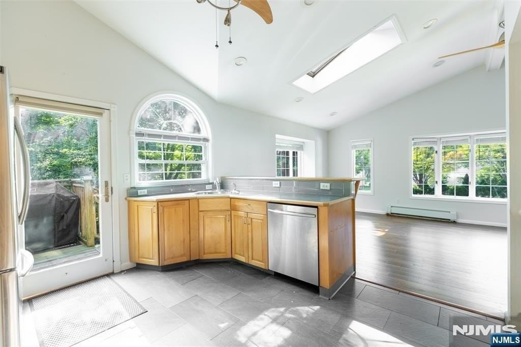 43 Spring Valley Ave - Photo 4 of 20