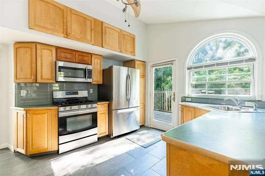 43 Spring Valley Ave - Photo 5 of 20