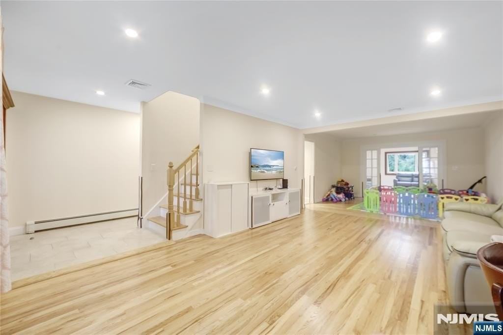 99 Lambert Pl - Photo 4 of 24