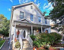 featured image of 817 Elm Ave #1