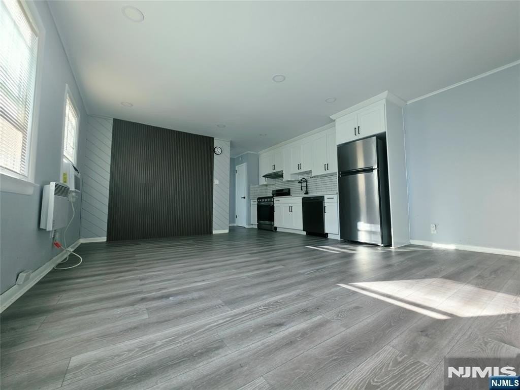 749 Broad Ave #A - Photo 3 of 14