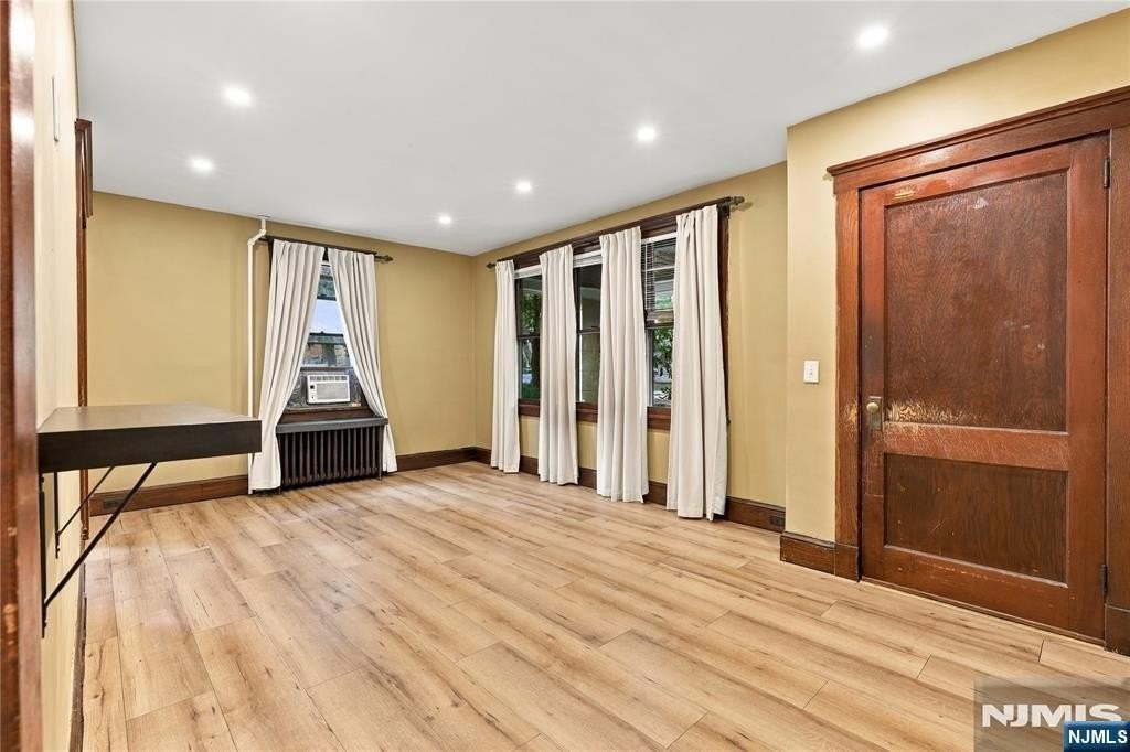 36 Bergen Ave #A - Photo 5 of 13