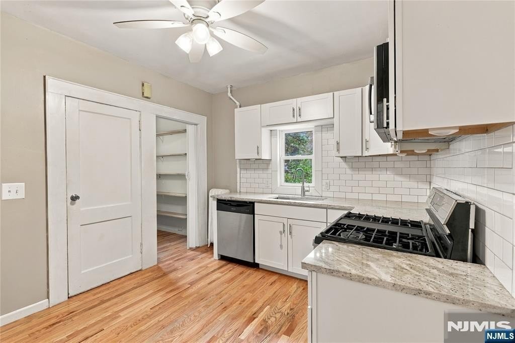 36 Bergen Ave #A - Photo 6 of 13