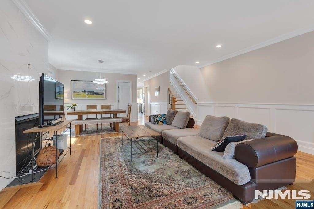 469 9th St #A - Photo 3 of 25