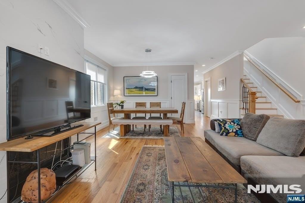 469 9th St #A - Photo 4 of 25