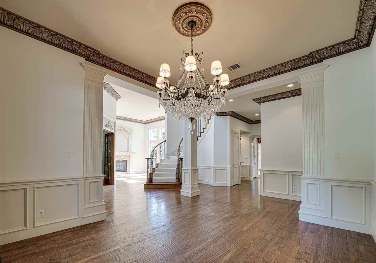 5004 Castle Creek Ct - Photo 6 of 38