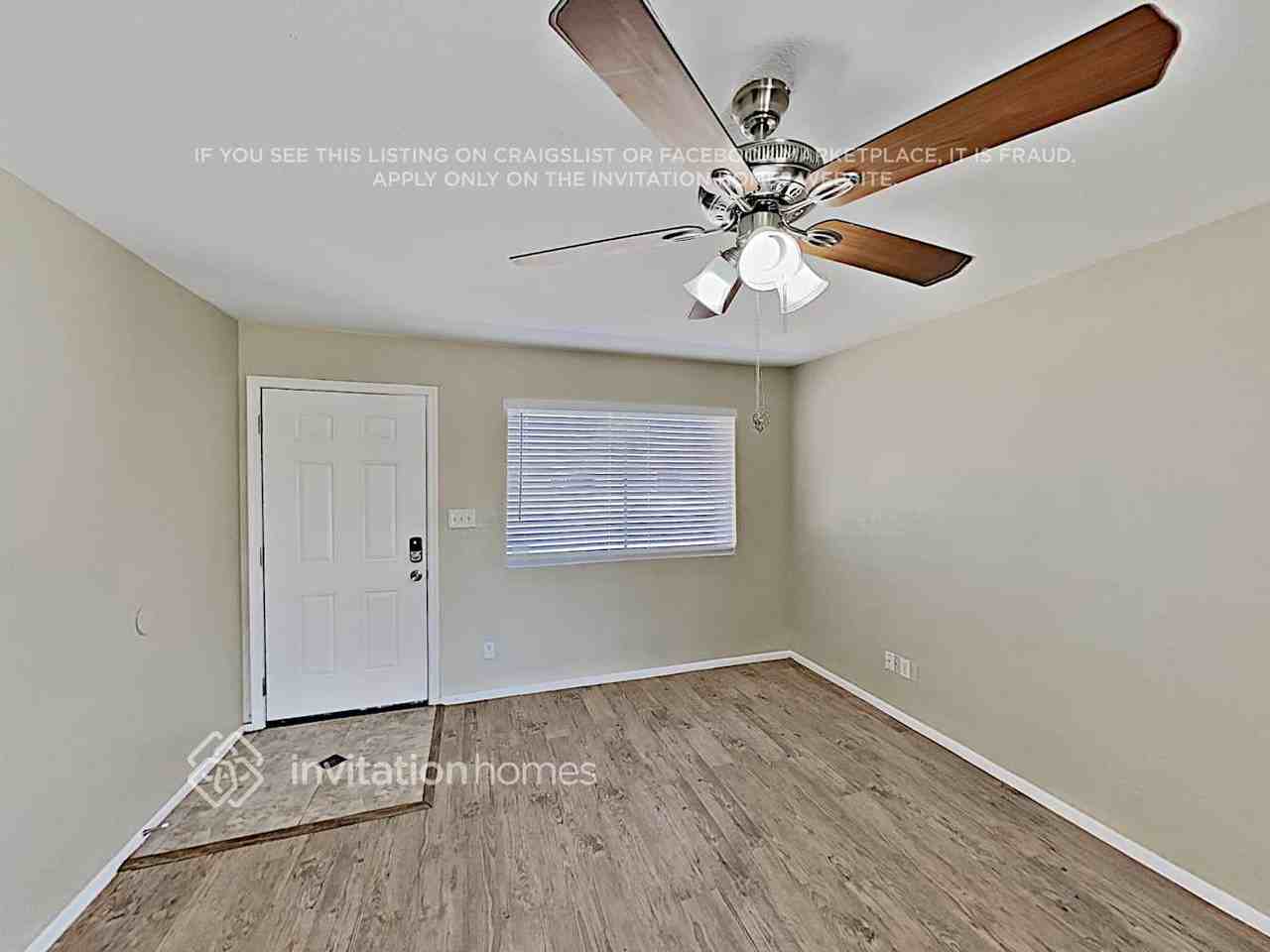 6226 S Parkside Dr - Photo 3 of 14