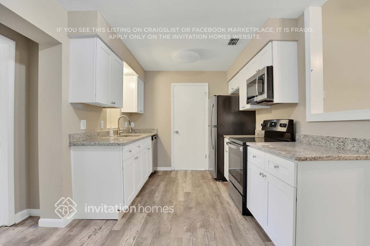 243 Crabtree Ave - Photo 6 of 22
