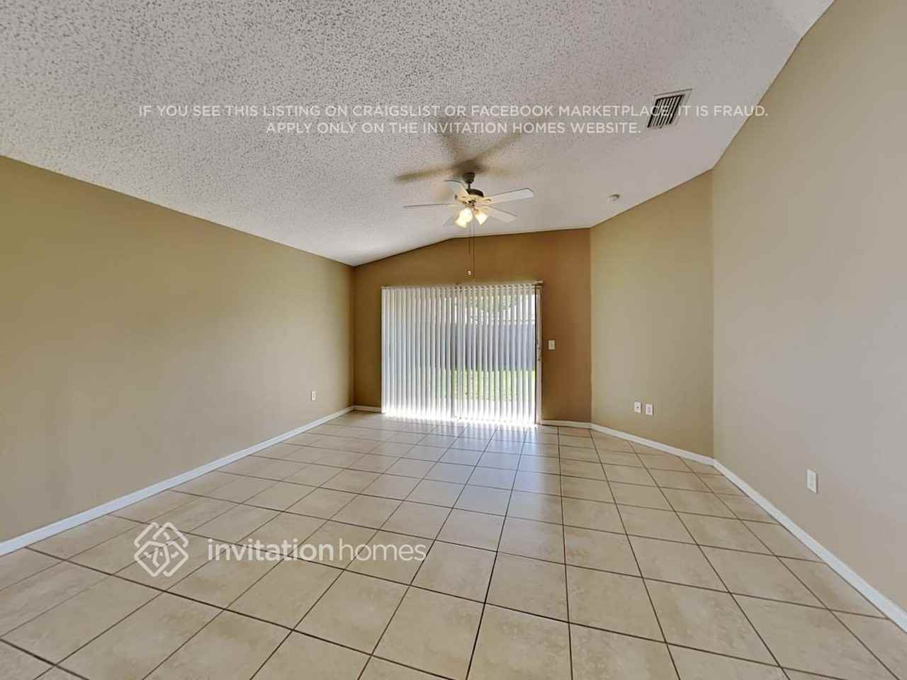 563 Lindsay Anne Ct - Photo 3 of 18
