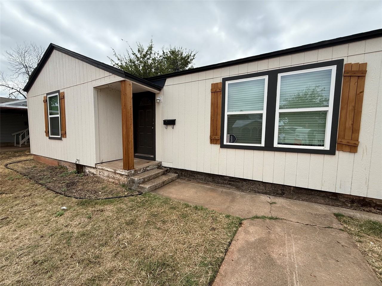1482 Burger St - Photo 2 of 26