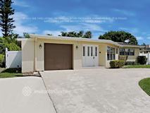 917 Se 16th Pl - Photo 1 of 1