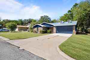 featured image of 1729 W Doyle St