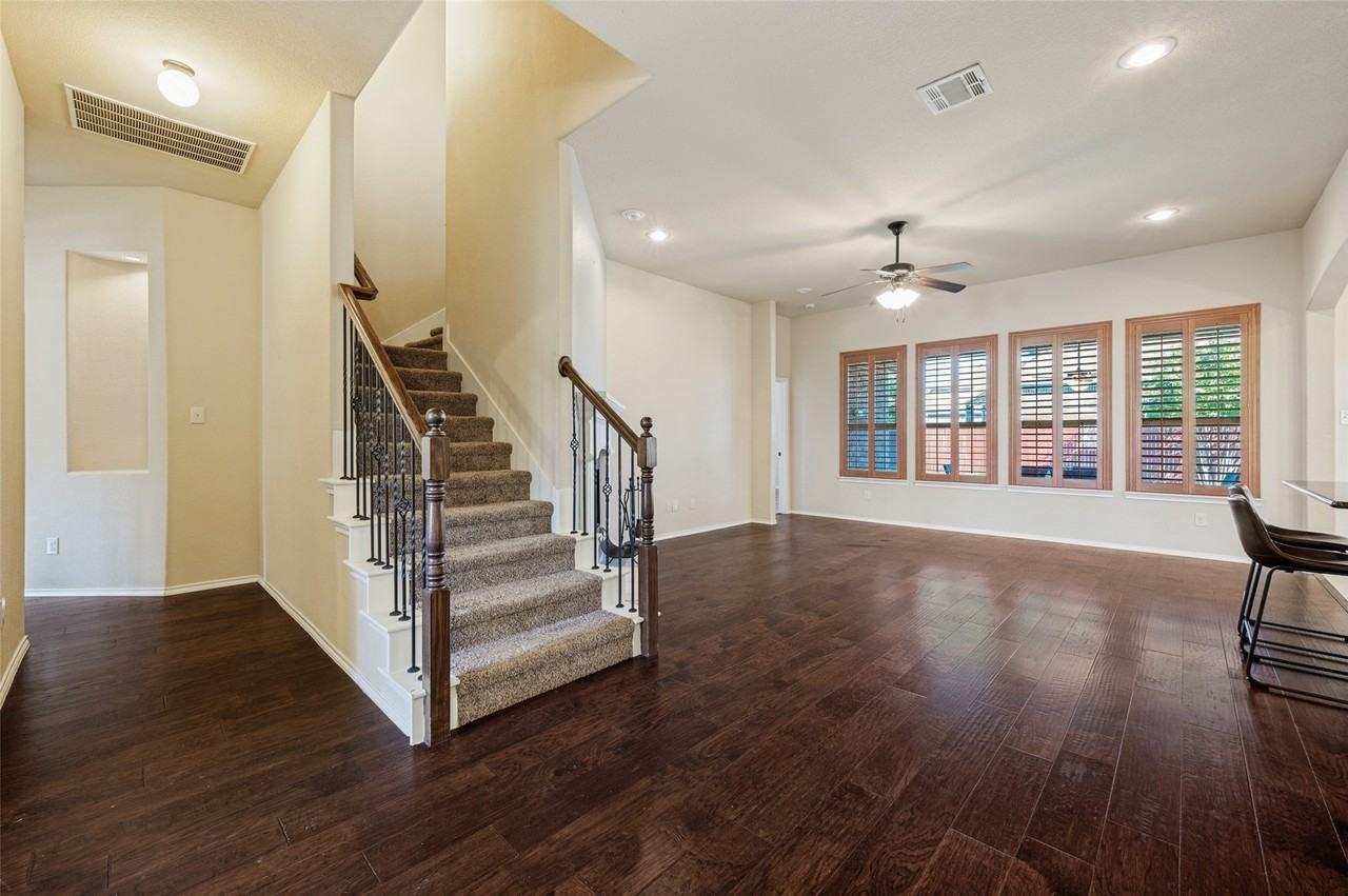 1405 Bounds Ln - Photo 2 of 19