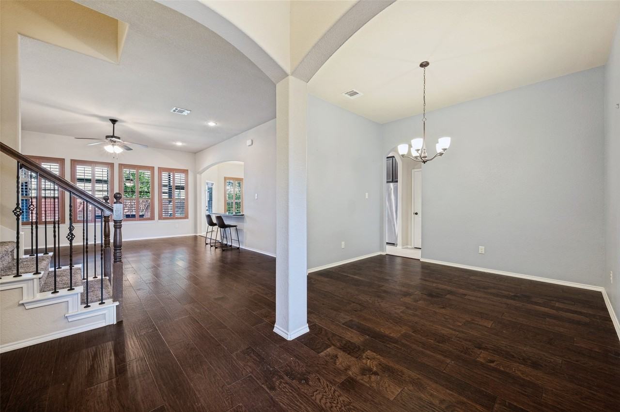 1405 Bounds Ln - Photo 3 of 19