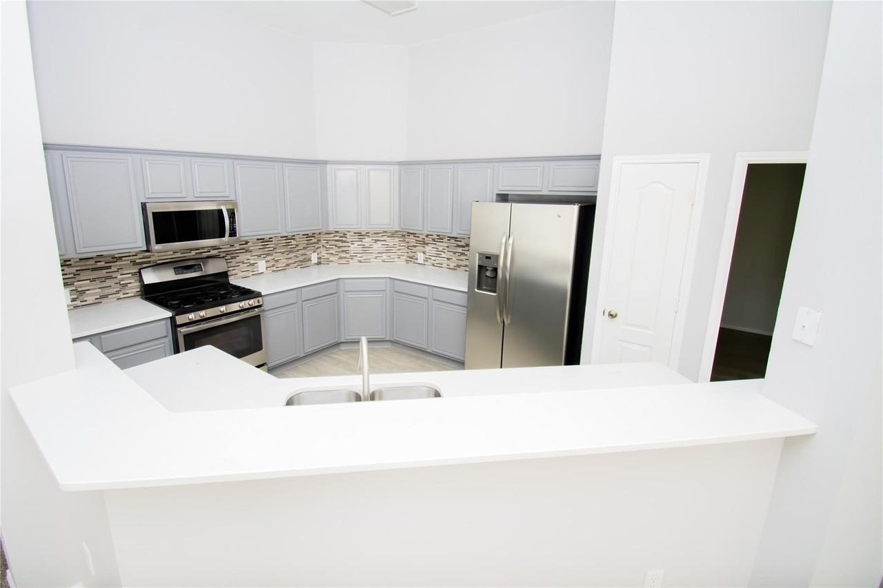 4576 Postbridge Dr - Photo 3 of 10