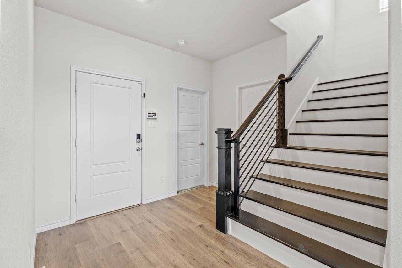 1536 Estivella Dr - Photo 3 of 29