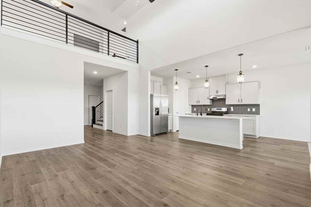 1536 Estivella Dr - Photo 4 of 29
