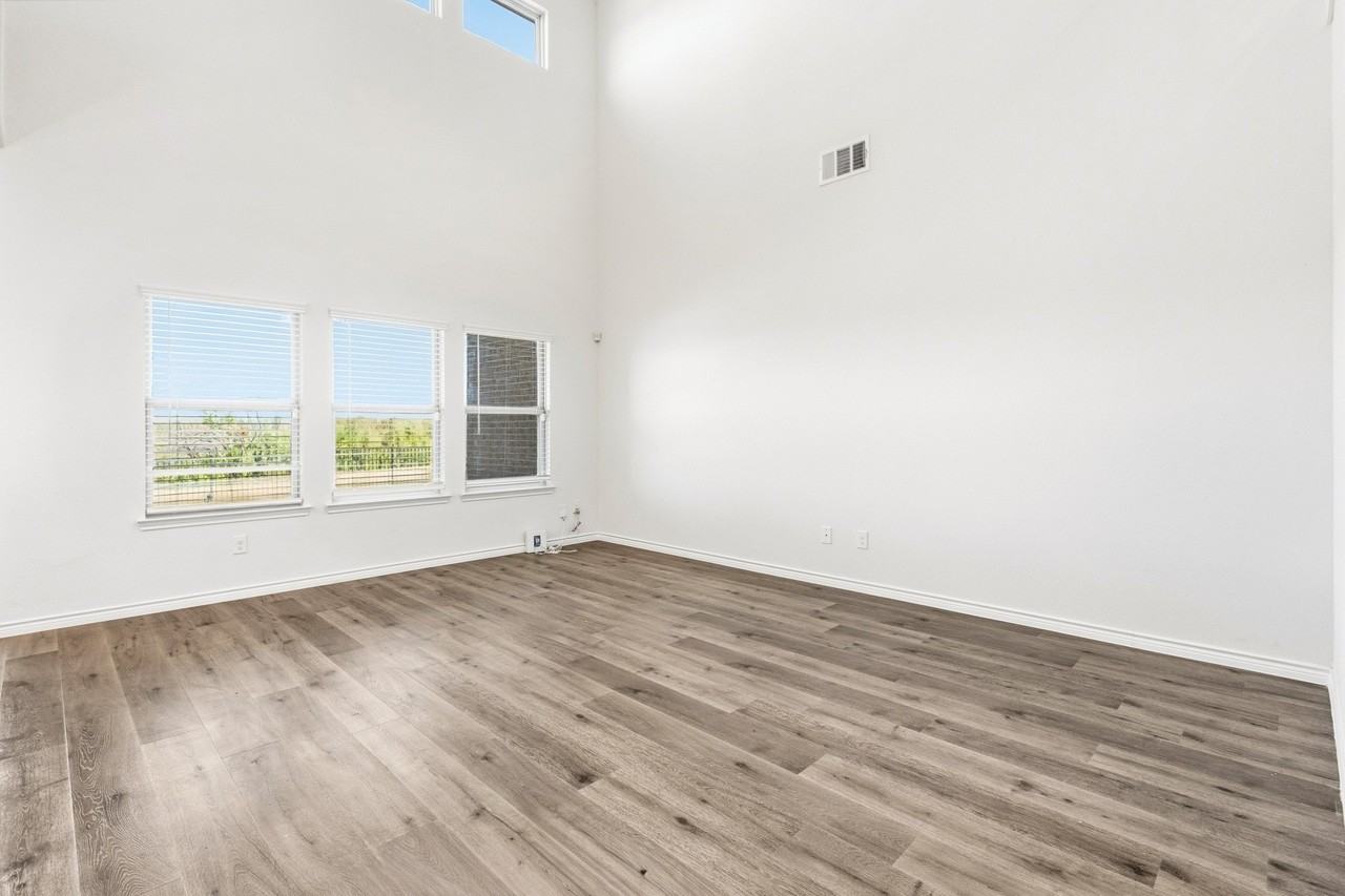 1536 Estivella Dr - Photo 5 of 29