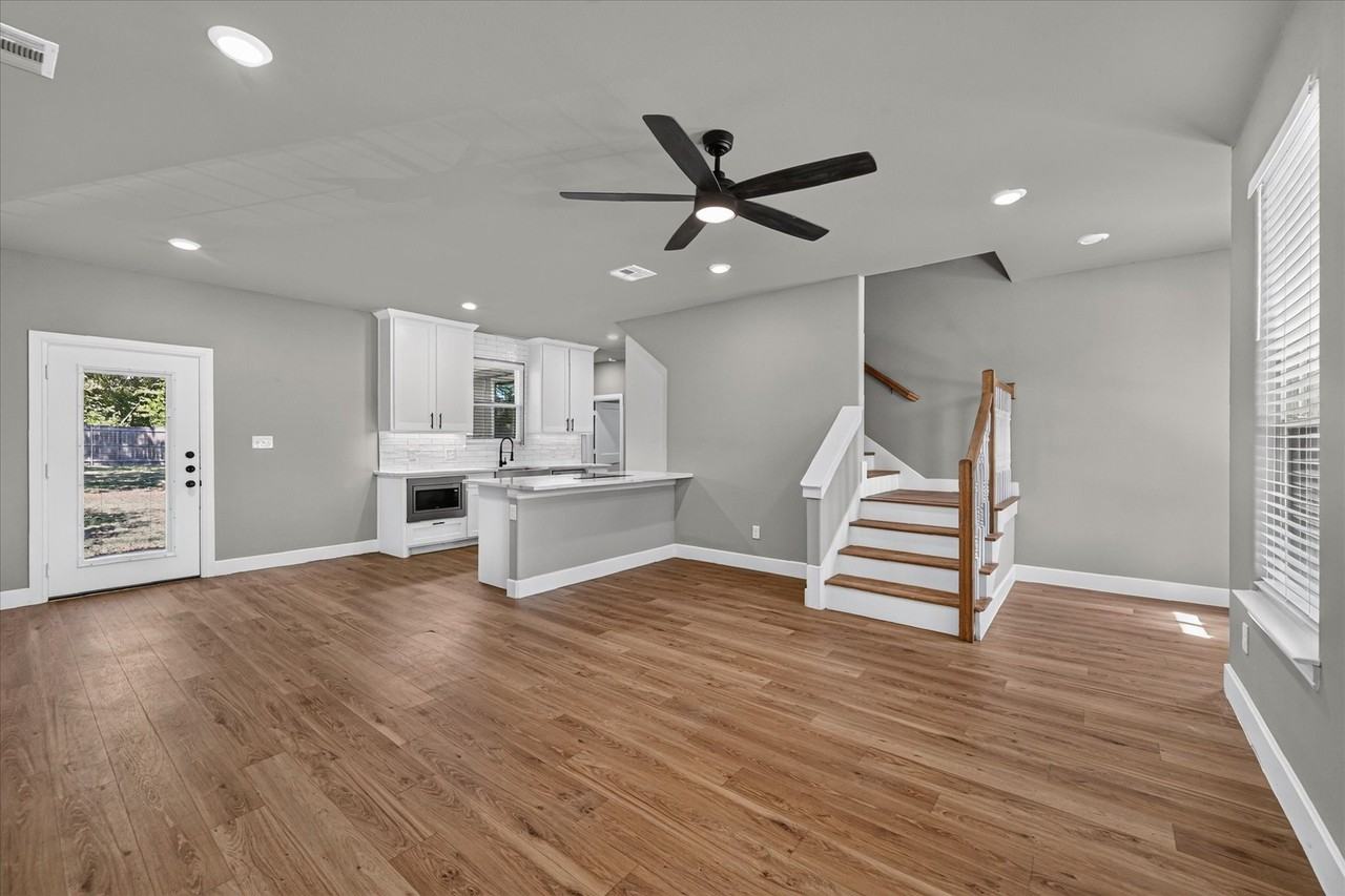 423 W Monterey St - Photo 4 of 29